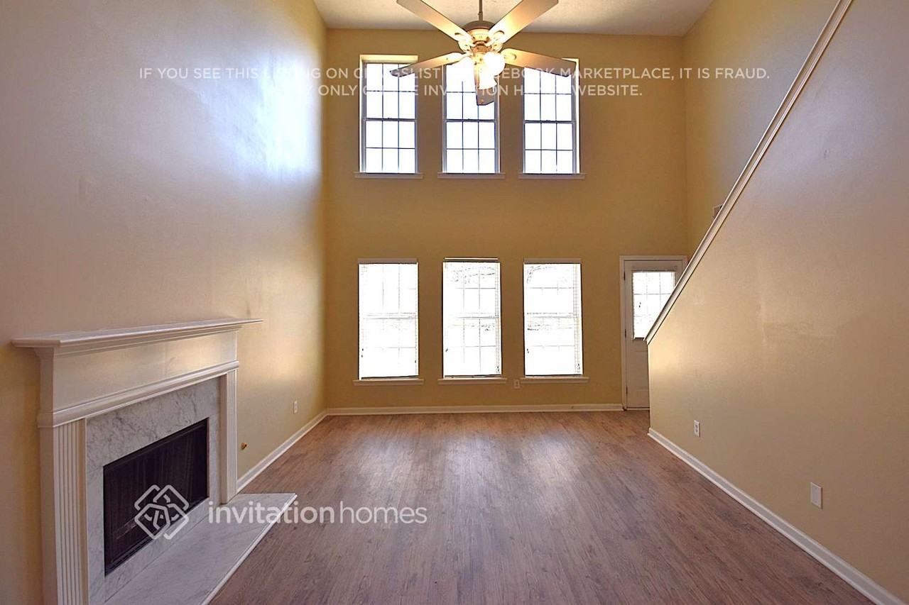 9586 Lakeview Cir - Photo 2 of 6