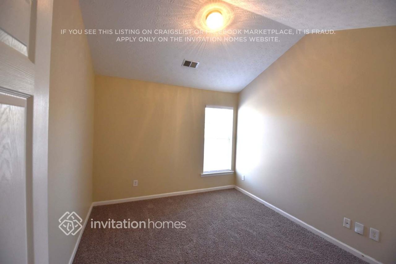 9586 Lakeview Cir - Photo 3 of 6