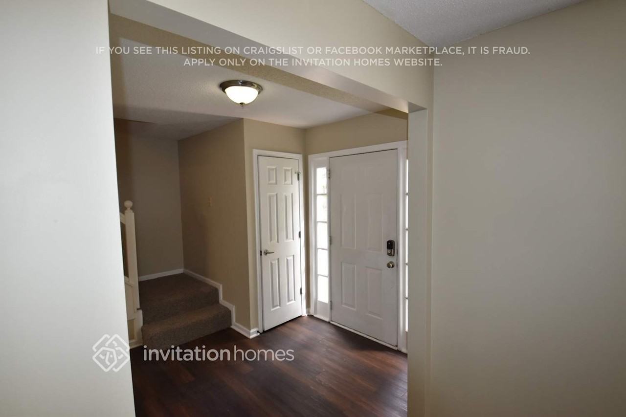 395 Oakdale Cir - Photo 2 of 17