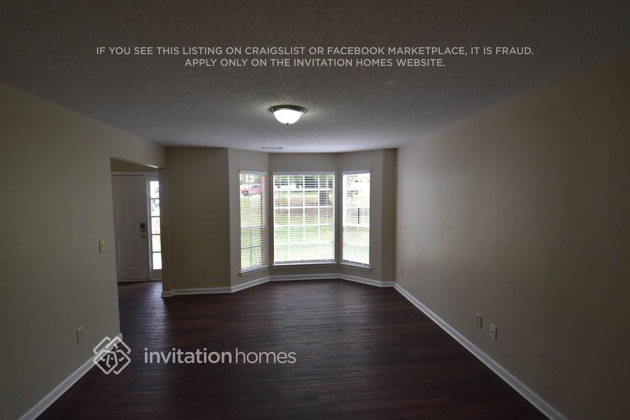 395 Oakdale Cir - Photo 3 of 17