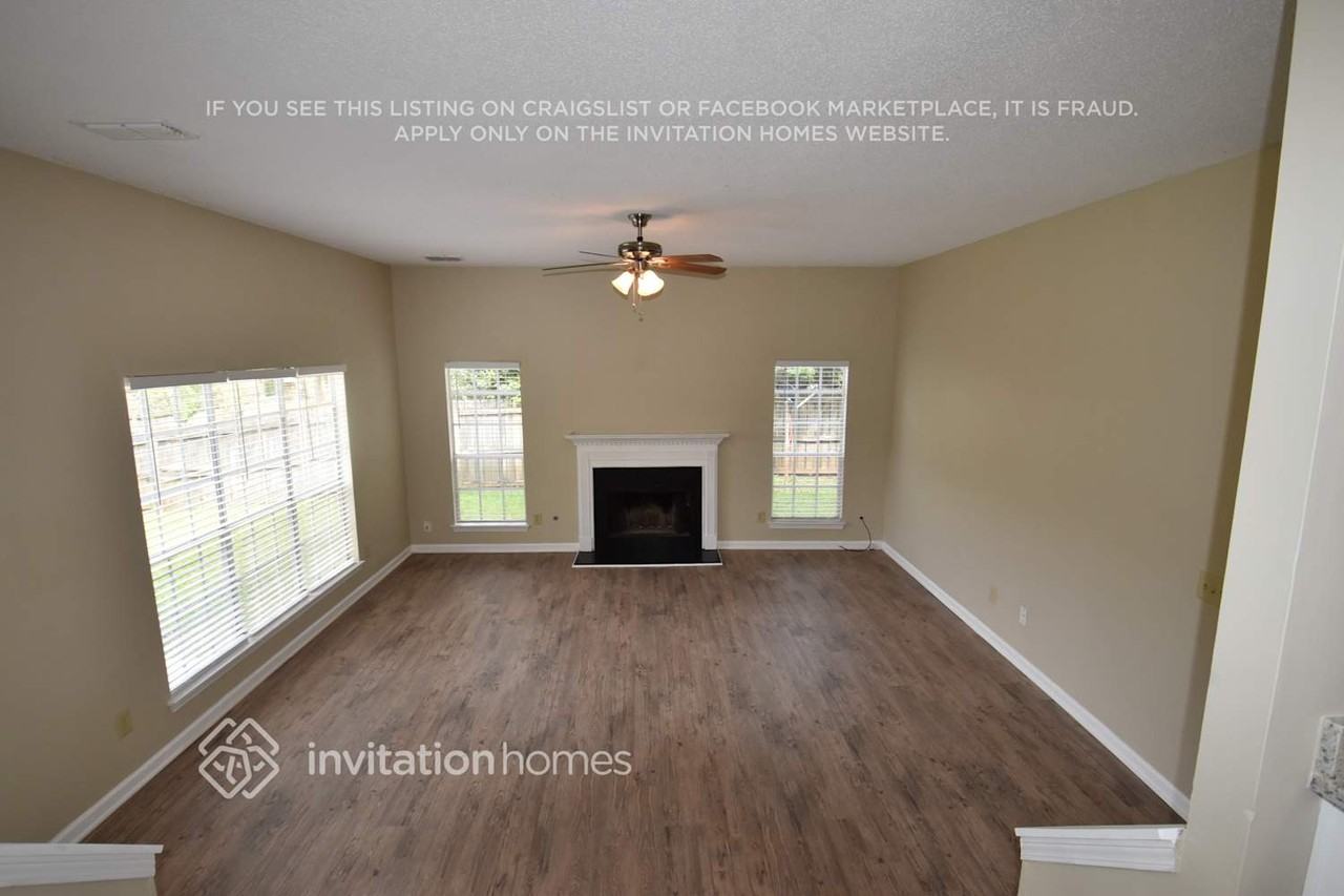 395 Oakdale Cir - Photo 4 of 17