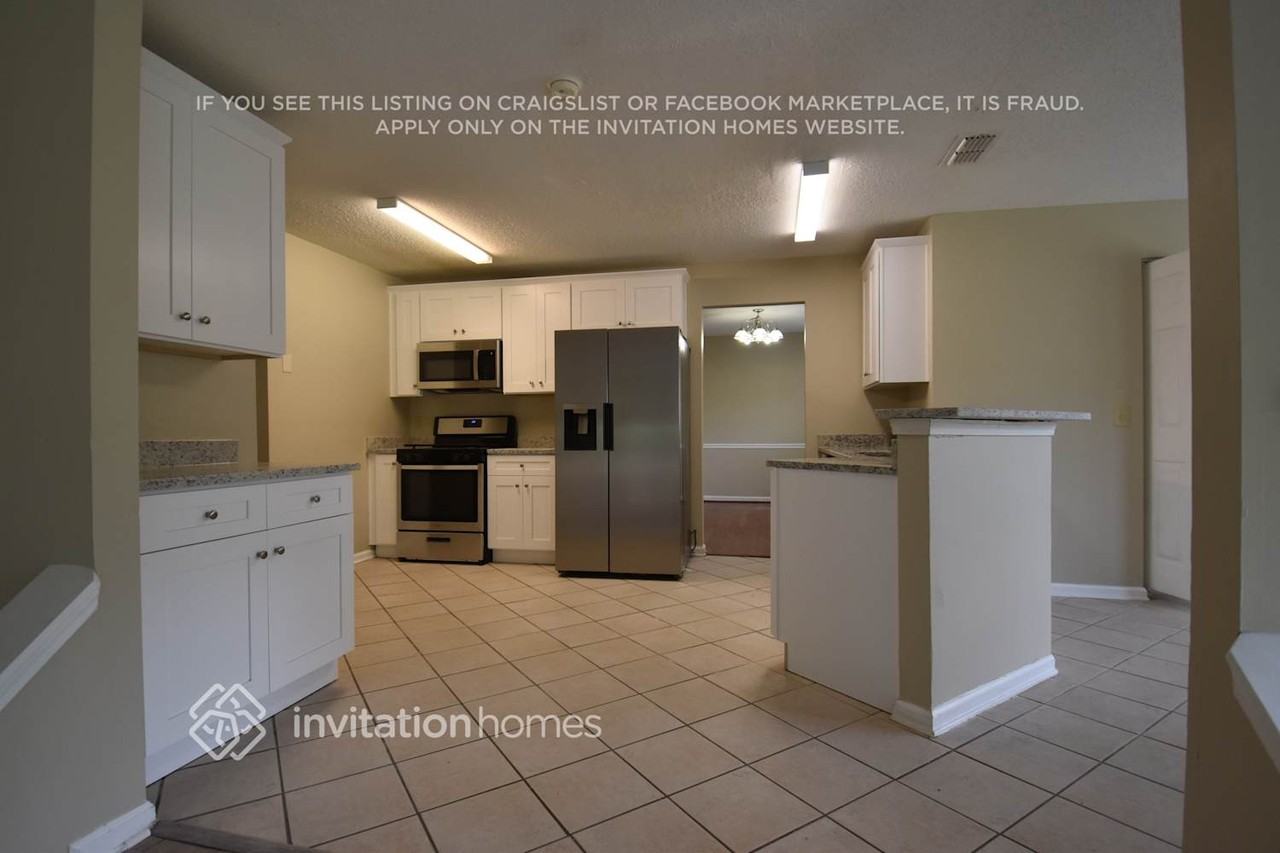 395 Oakdale Cir - Photo 5 of 17