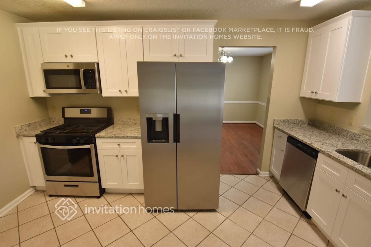 395 Oakdale Cir - Photo 6 of 17