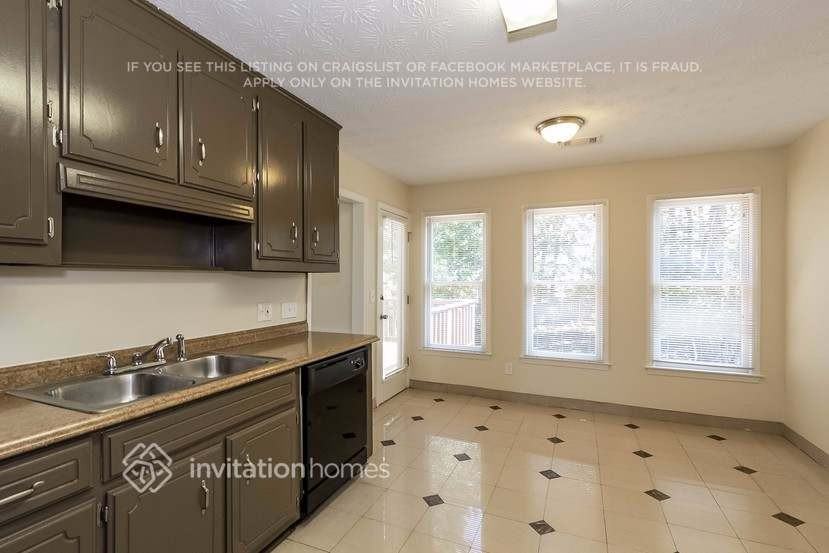 1099 Plantation Blvd Se - Photo 7 of 22