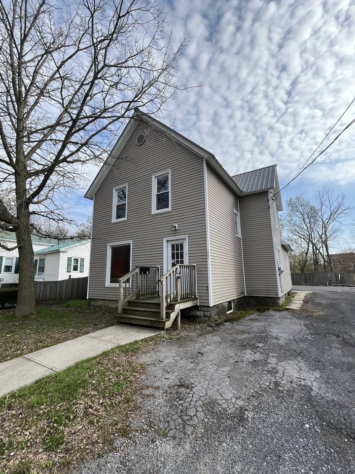 351 W Main St Uppr - Photo 2 of 22