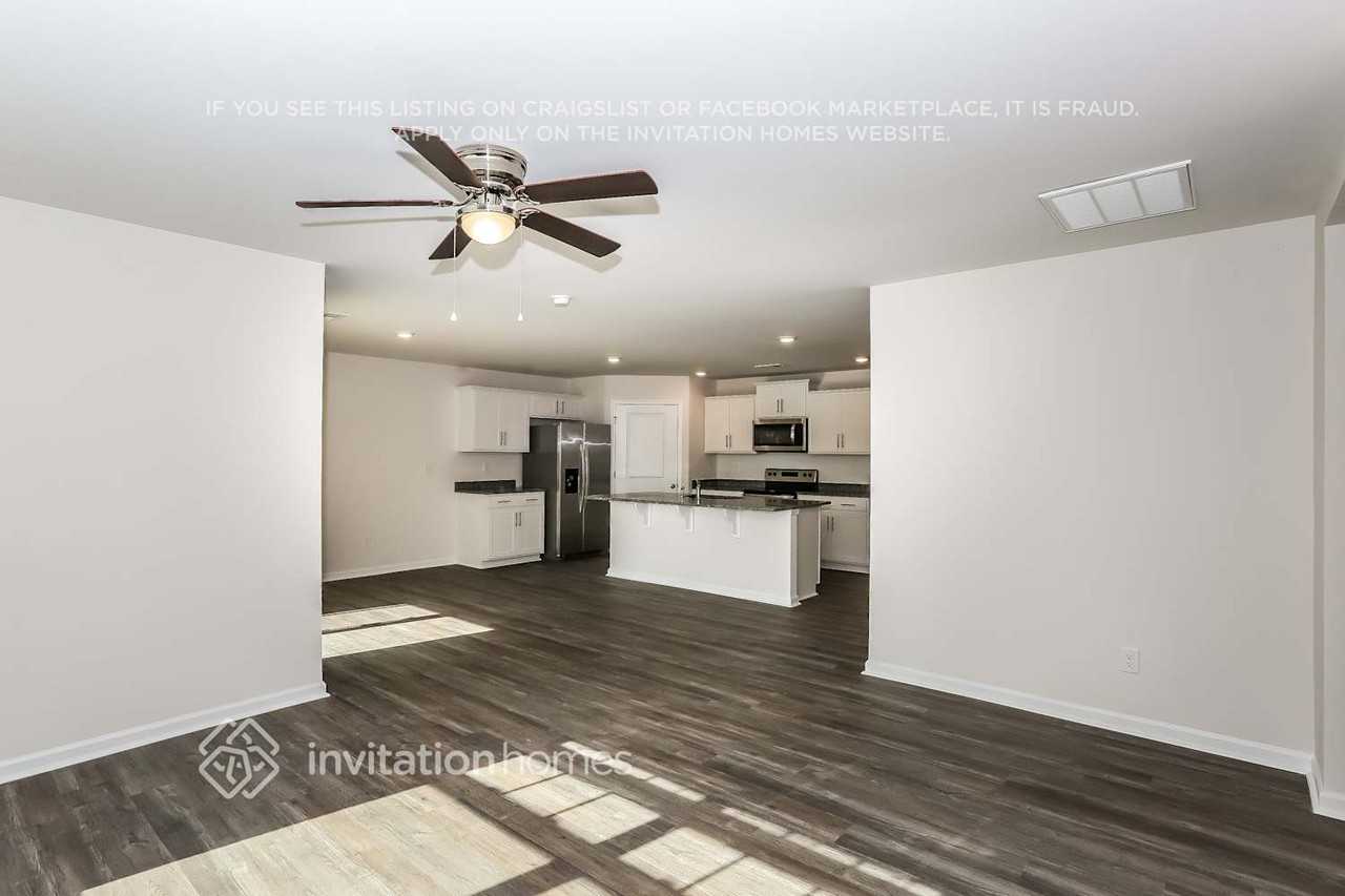 154 Scarlet Dr - Photo 4 of 13