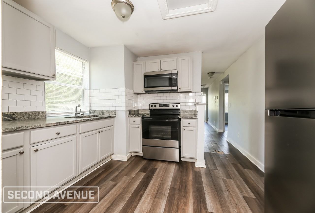 1162 W 26th St - Photo 3 of 16