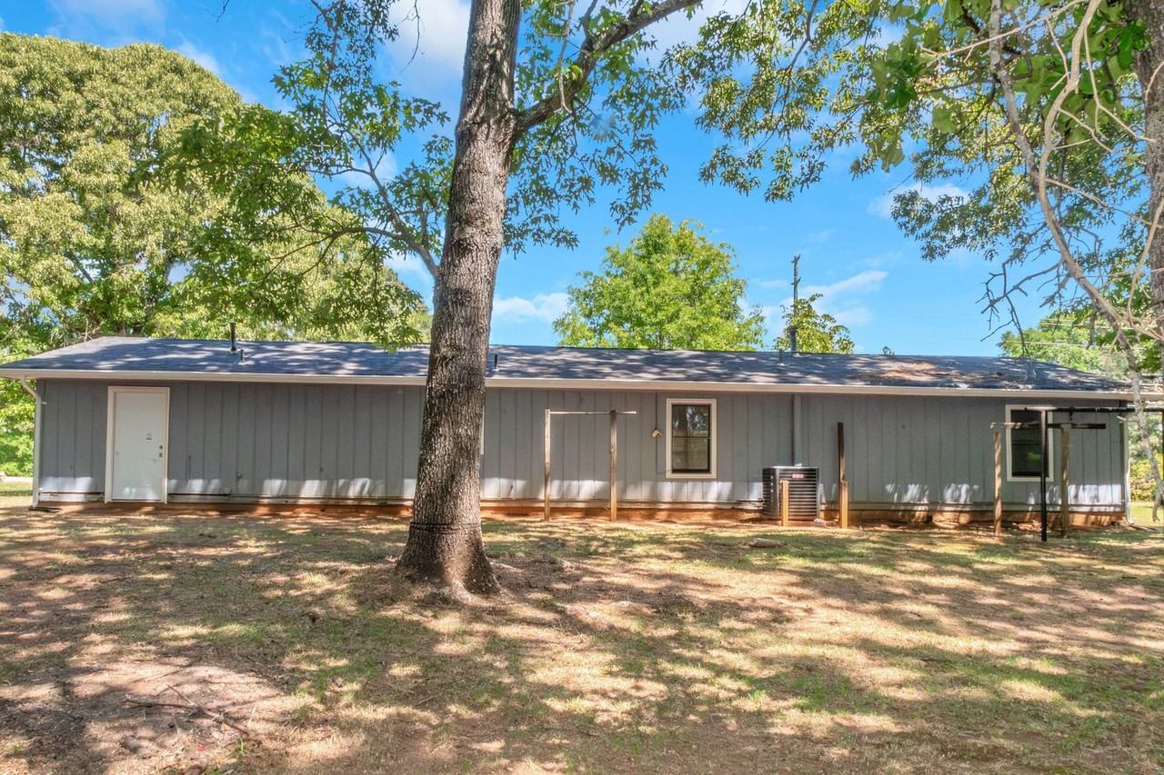 1843 Kirkland Rd - Photo 2 of 17