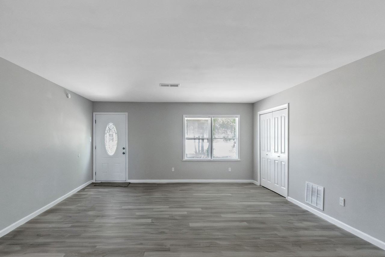 1843 Kirkland Rd - Photo 5 of 17