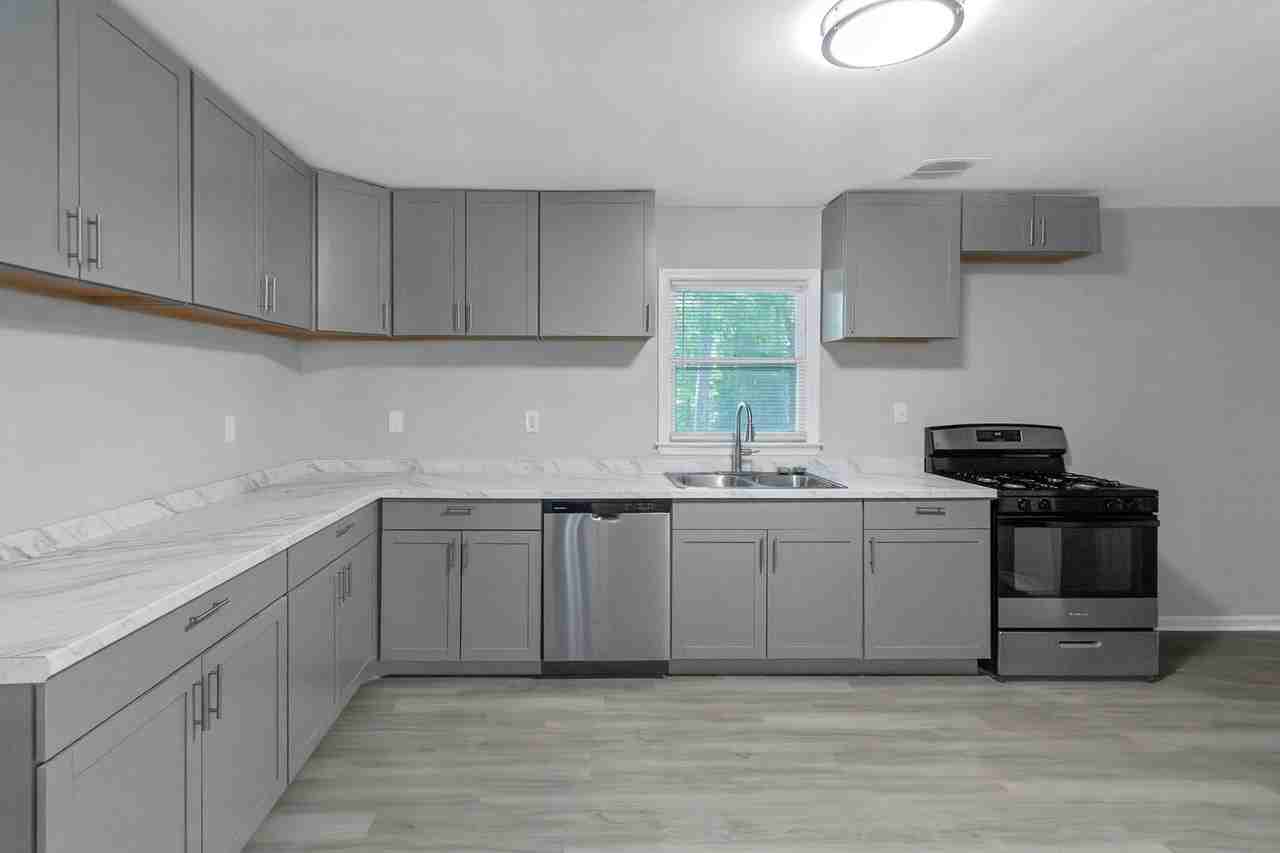 1843 Kirkland Rd - Photo 6 of 17