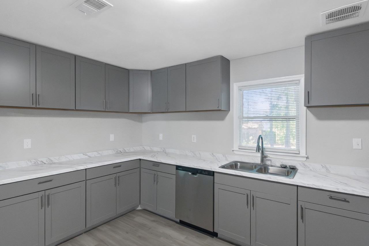 1843 Kirkland Rd - Photo 7 of 17