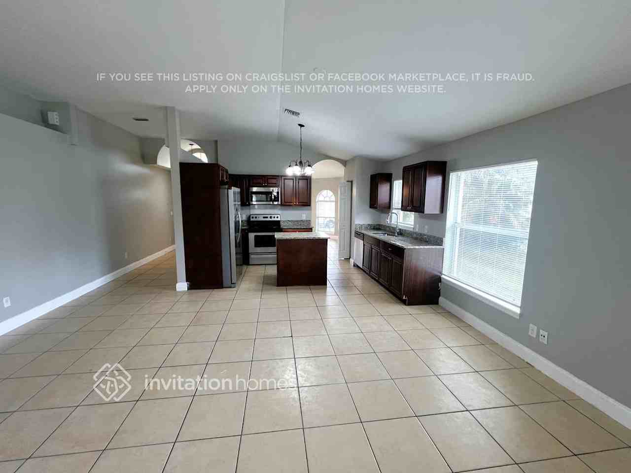 1835 Sw Dalmatian Ave - Photo 3 of 12