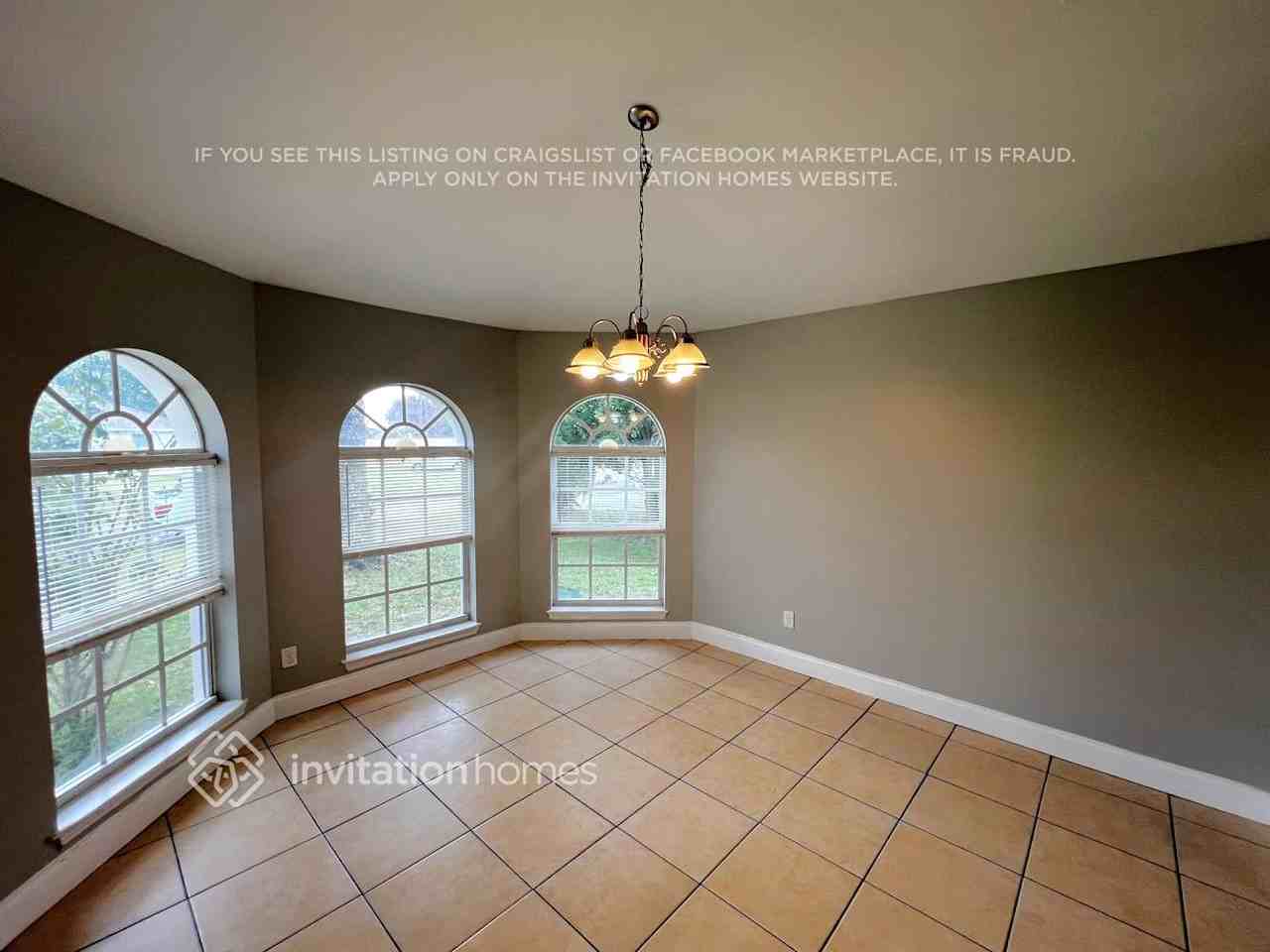 1835 Sw Dalmatian Ave - Photo 4 of 12