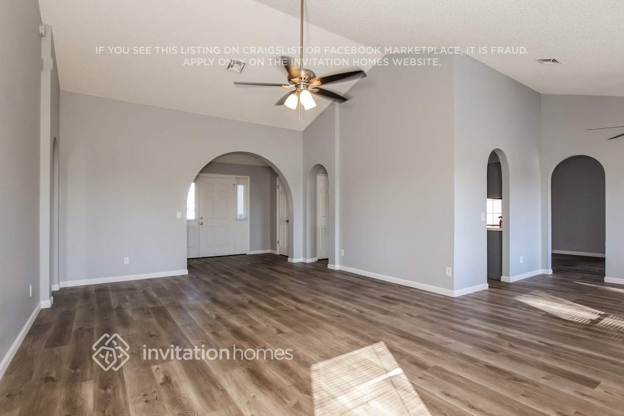 4501 N 106th Dr - Photo 3 of 16