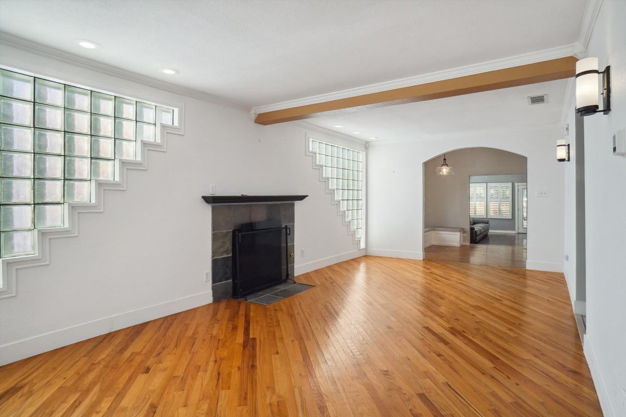 2513 Murphy Dr #1 - Photo 3 of 40