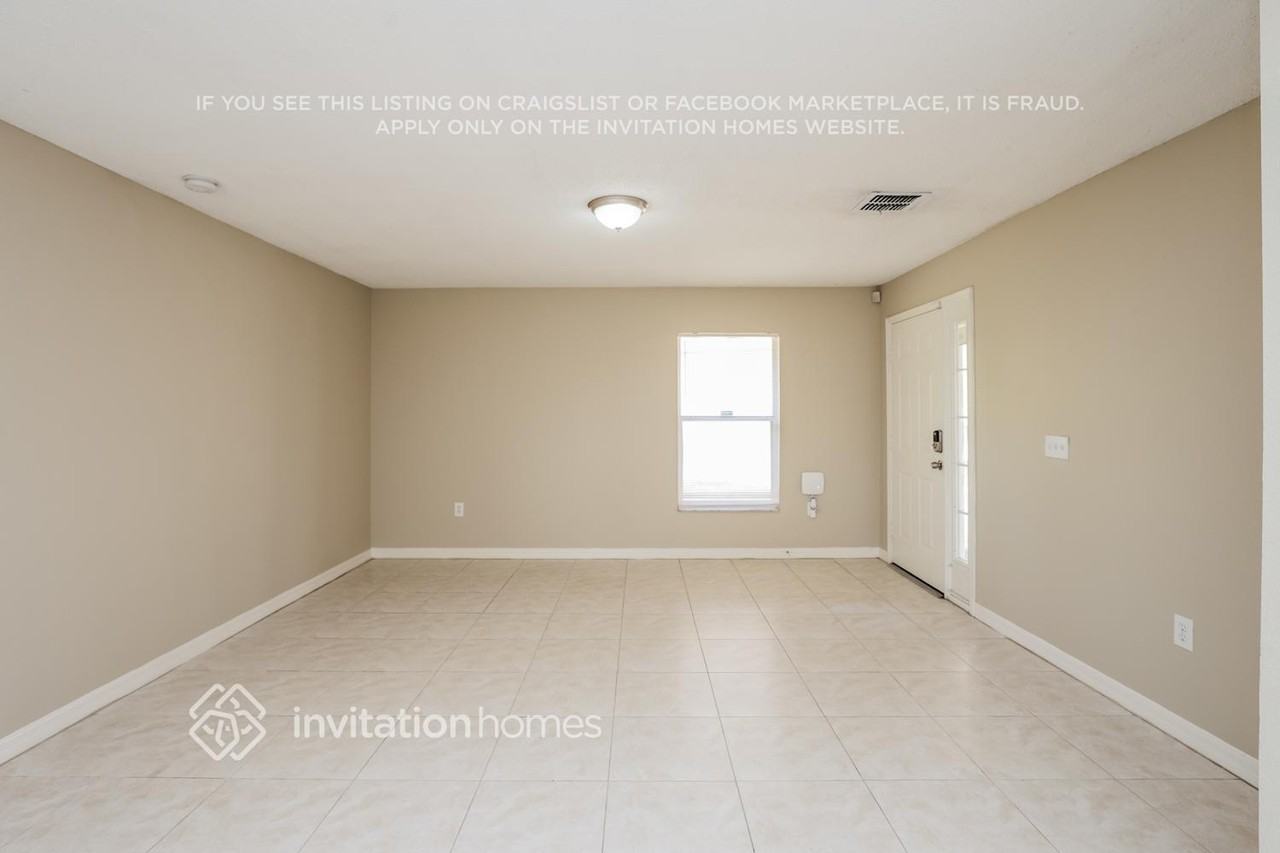 247 Southbridge Cir - Photo 3 of 17