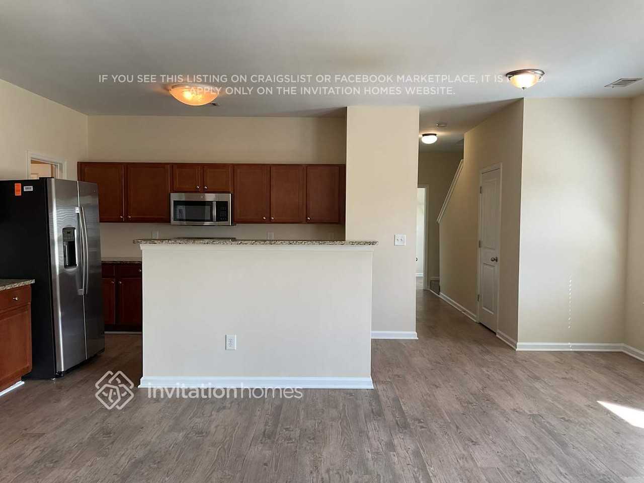 410 Village Broad St - Photo 3 of 13