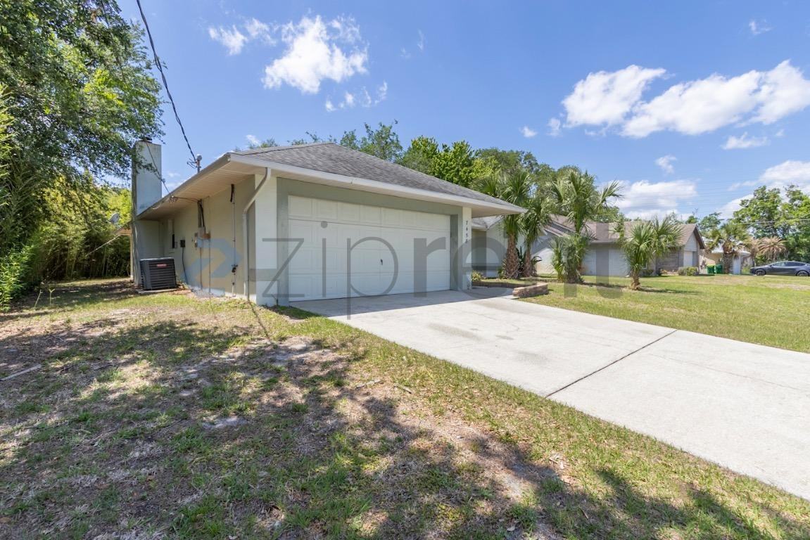 7458 Carillon Ave - Photo 4 of 48