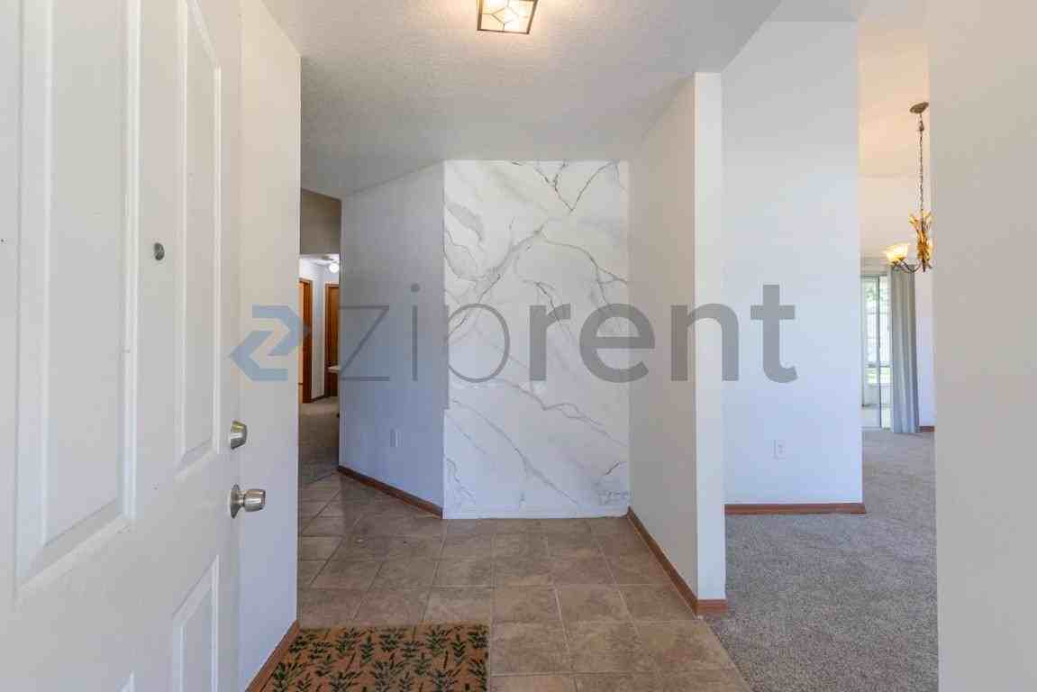 7458 Carillon Ave - Photo 7 of 48