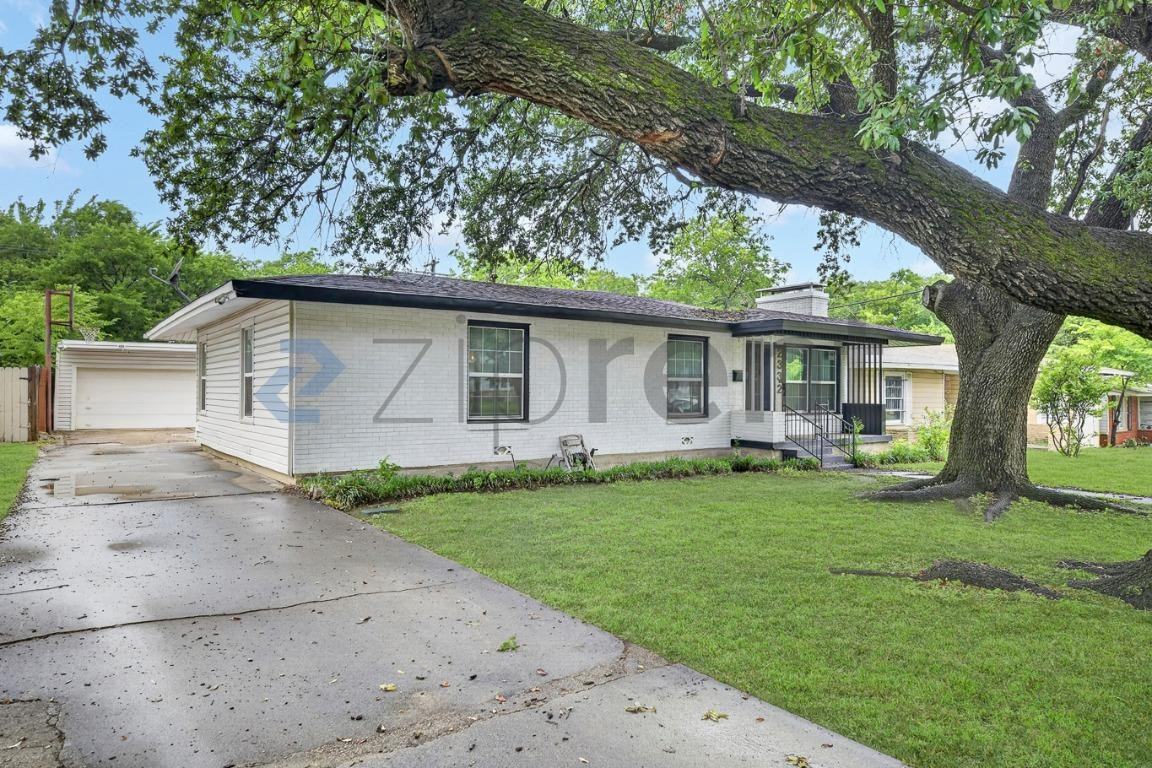 2332 Grandview Dr - Photo 4 of 27