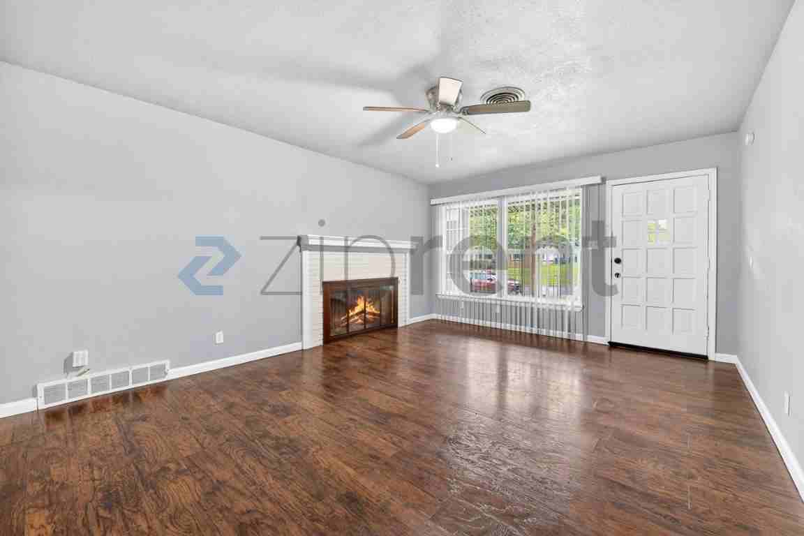 2332 Grandview Dr - Photo 5 of 27