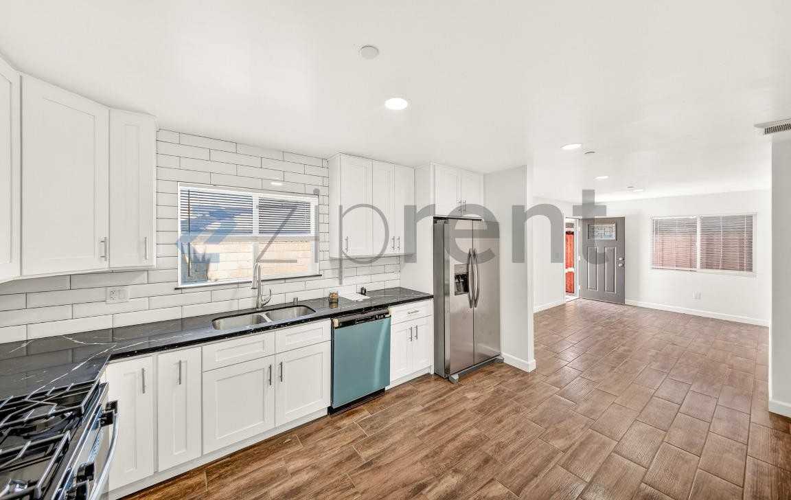 1421 Astoria Pl #1 - Photo 7 of 16