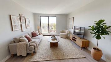 featured image of 470 Dundas St