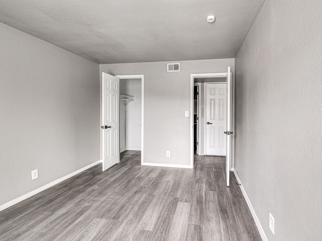 Alexis Park Apartments - Photo 2 of 23