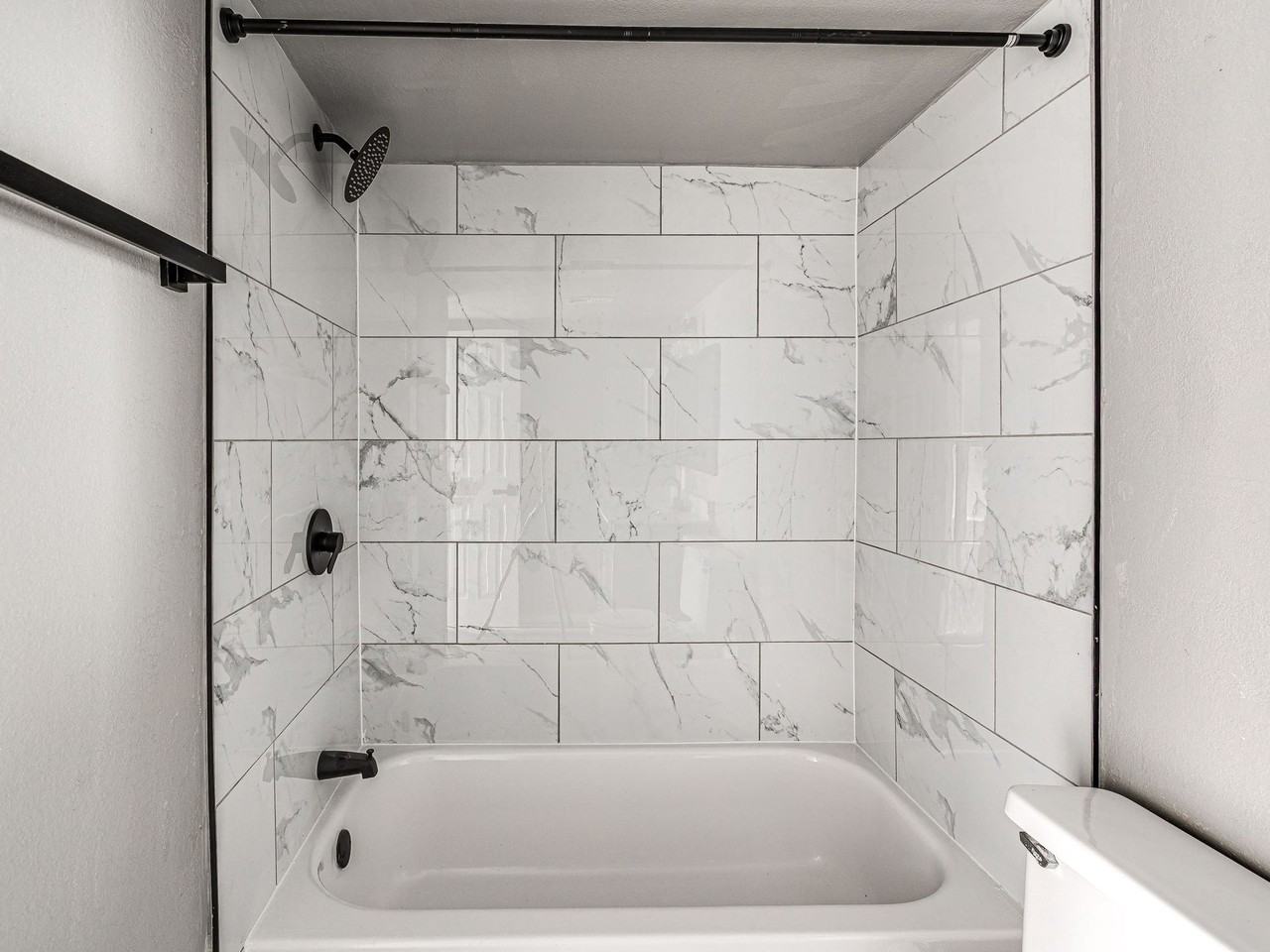 Alexis Park Apartments - Photo 4 of 23