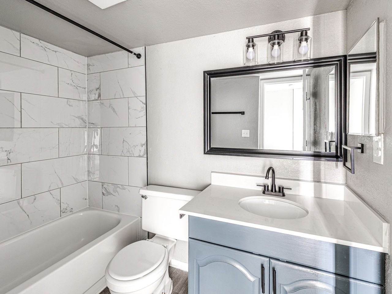 Alexis Park Apartments - Photo 5 of 23