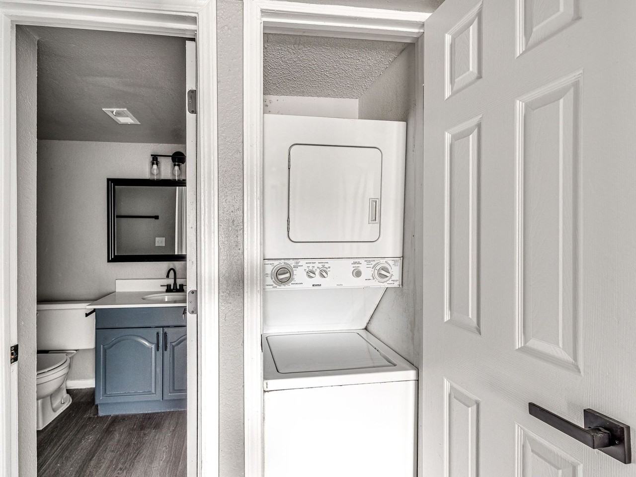 Alexis Park Apartments - Photo 6 of 23