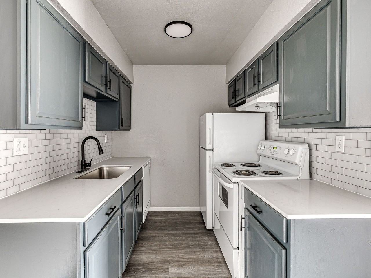 Alexis Park Apartments - Photo 7 of 23