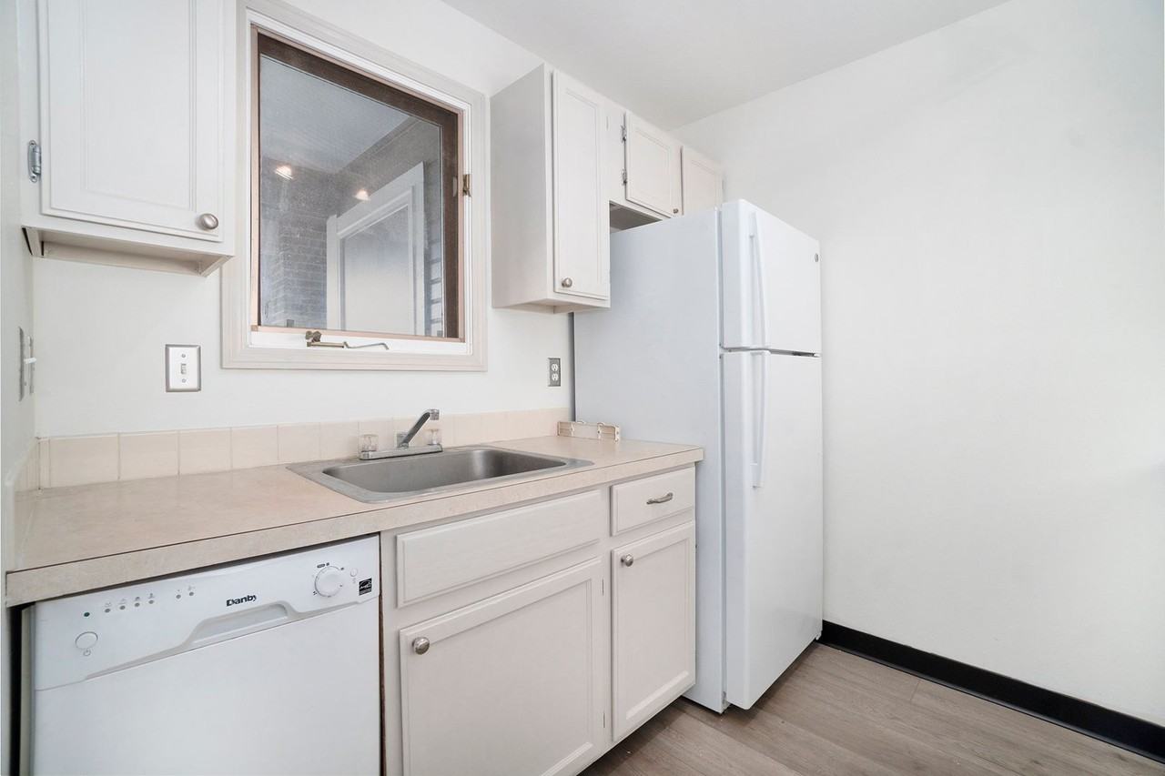 1201 W Swallow Rd - Photo 5 of 12