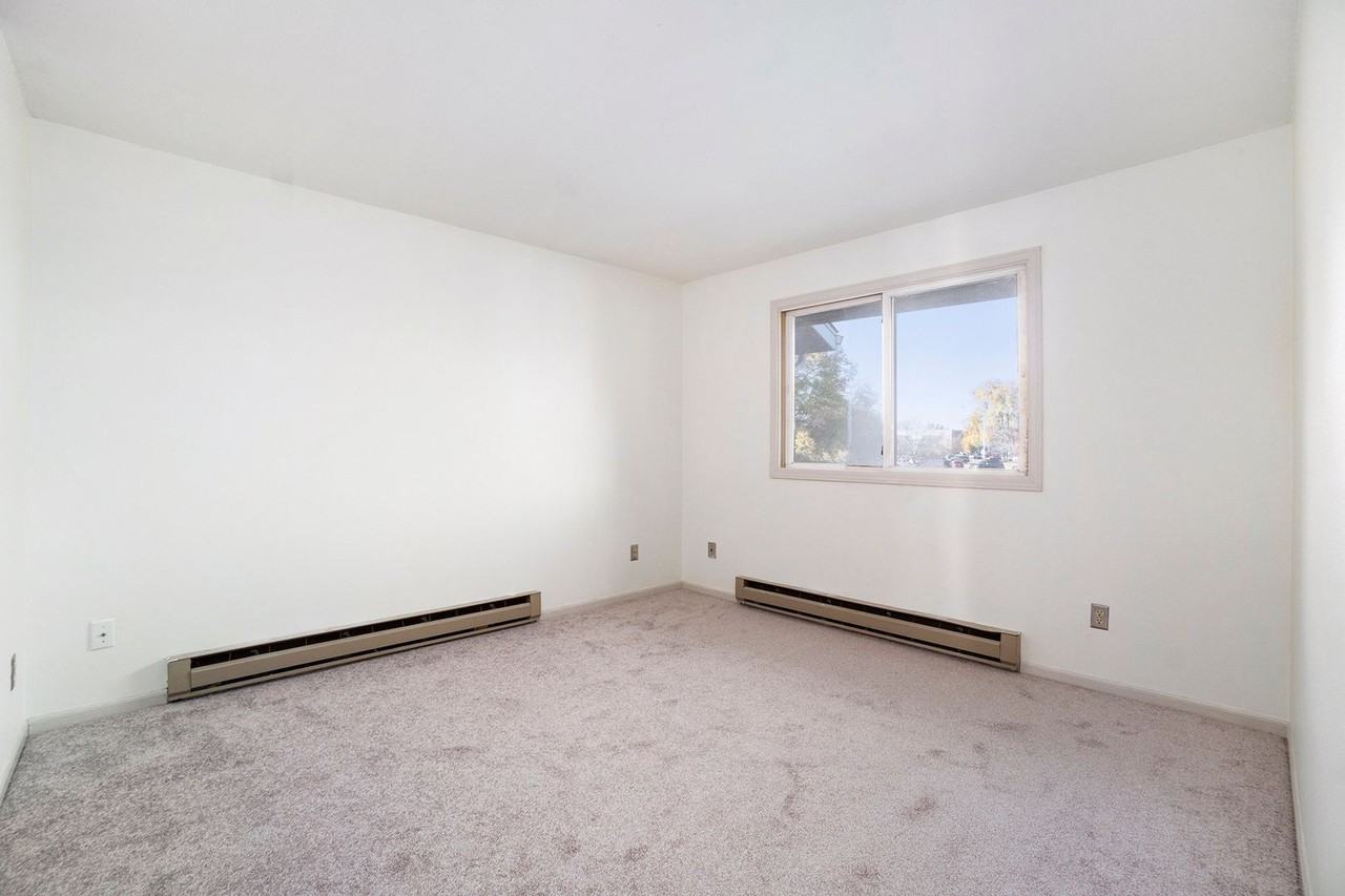 1201 W Swallow Rd - Photo 7 of 12