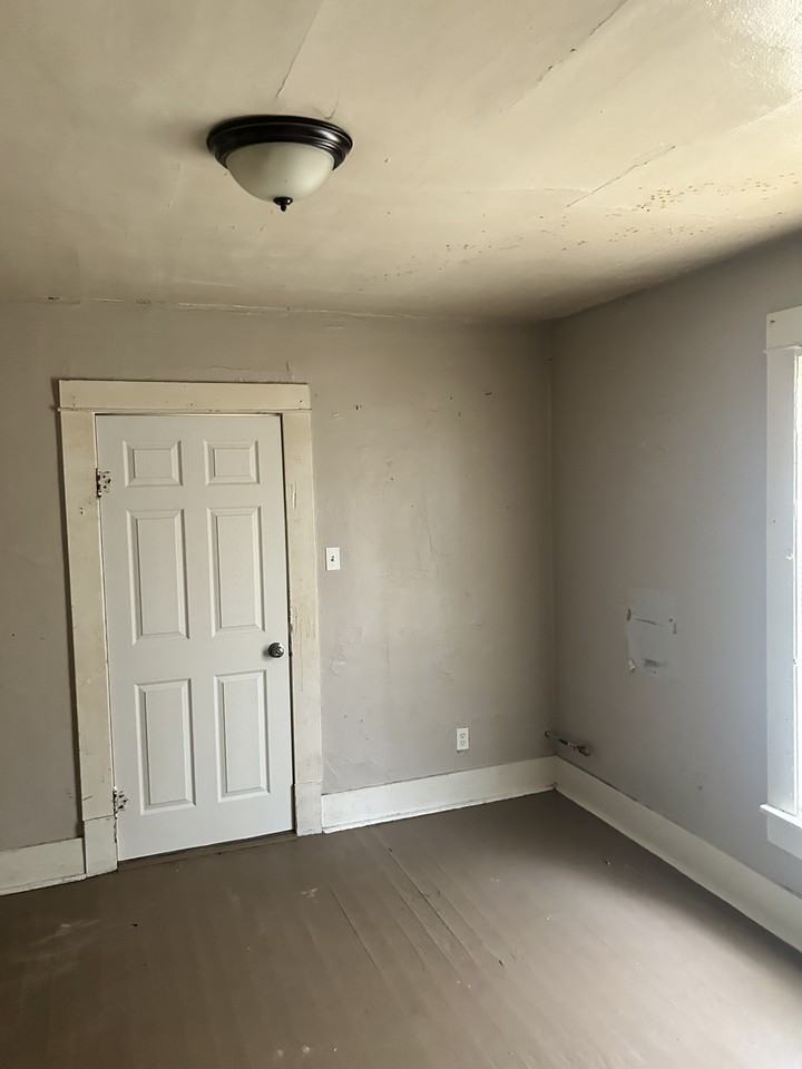 1519 Allen St - Photo 2 of 6