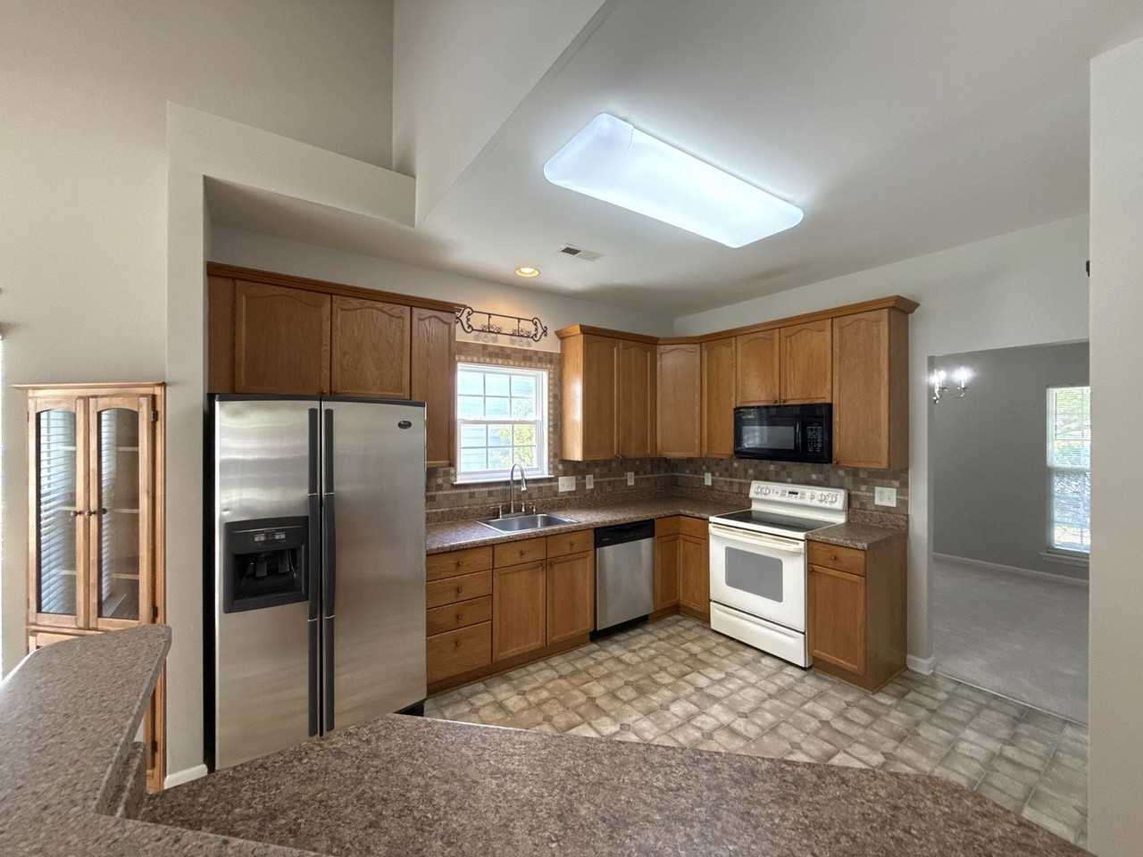 2140 Pineapple Ct - Photo 3 of 20