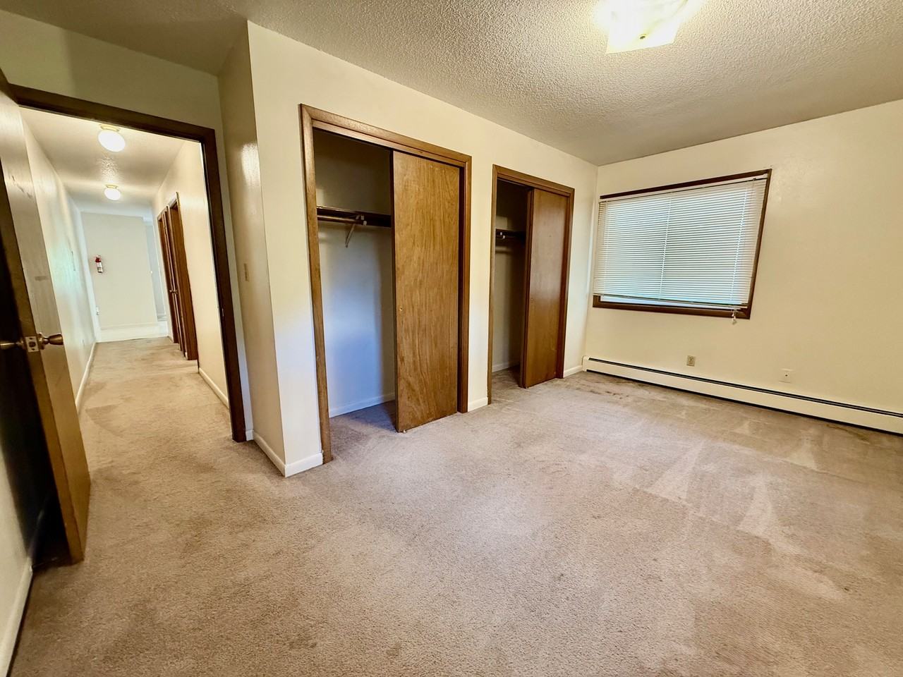 818 5th St Nw #4 - Photo 3 of 9