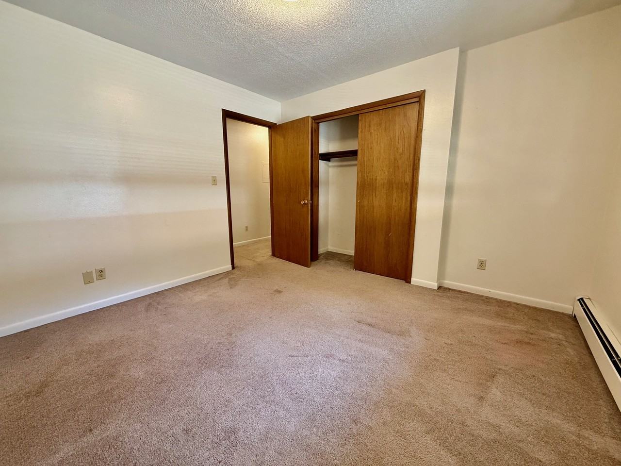 818 5th St Nw #4 - Photo 5 of 9