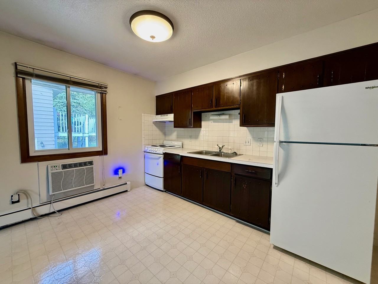 818 5th St Nw #4 - Photo 6 of 9