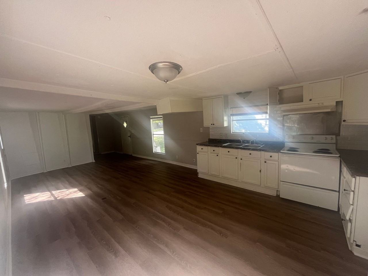 1705 Leonard Dr - Photo 4 of 11