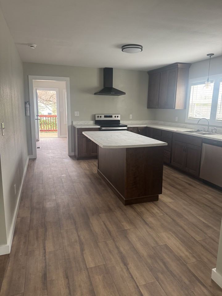 114 S Elm St #1 - Photo 6 of 14