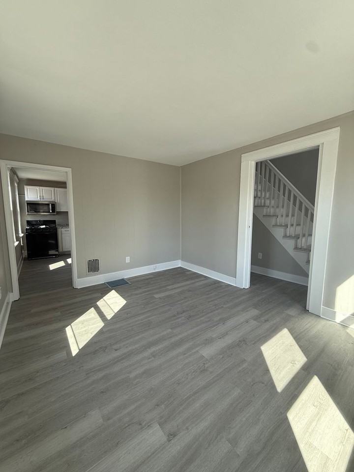 420 Short Beach Rd - Photo 3 of 19