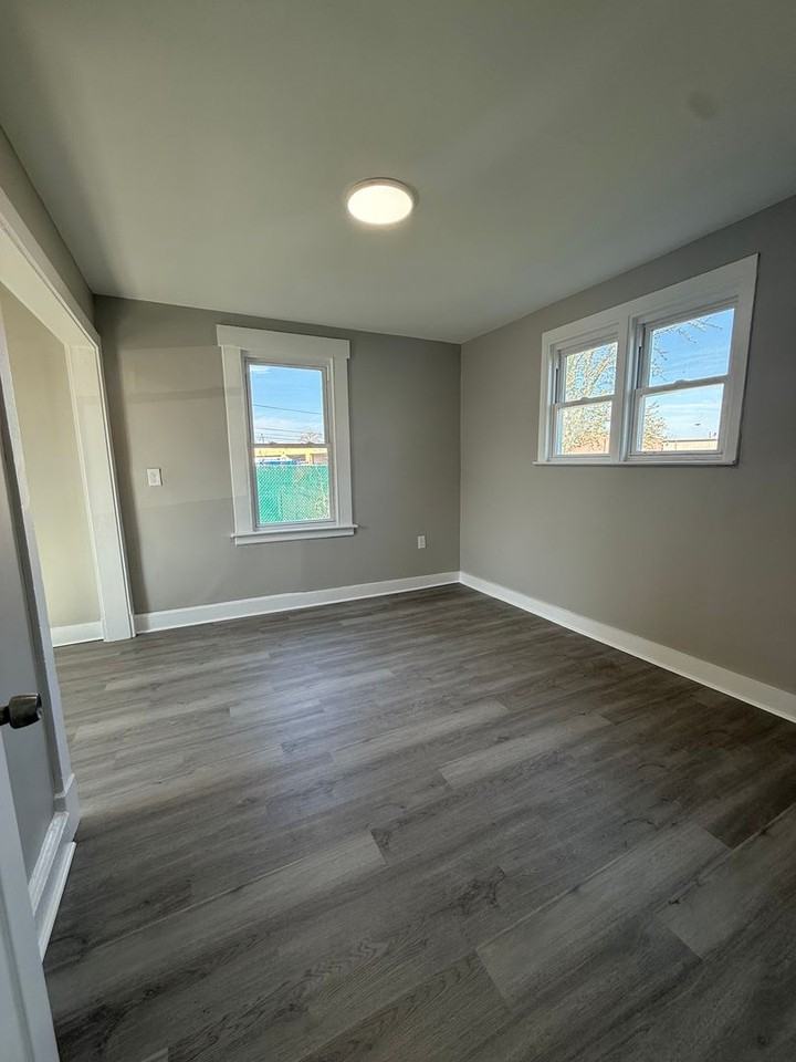 420 Short Beach Rd - Photo 7 of 19