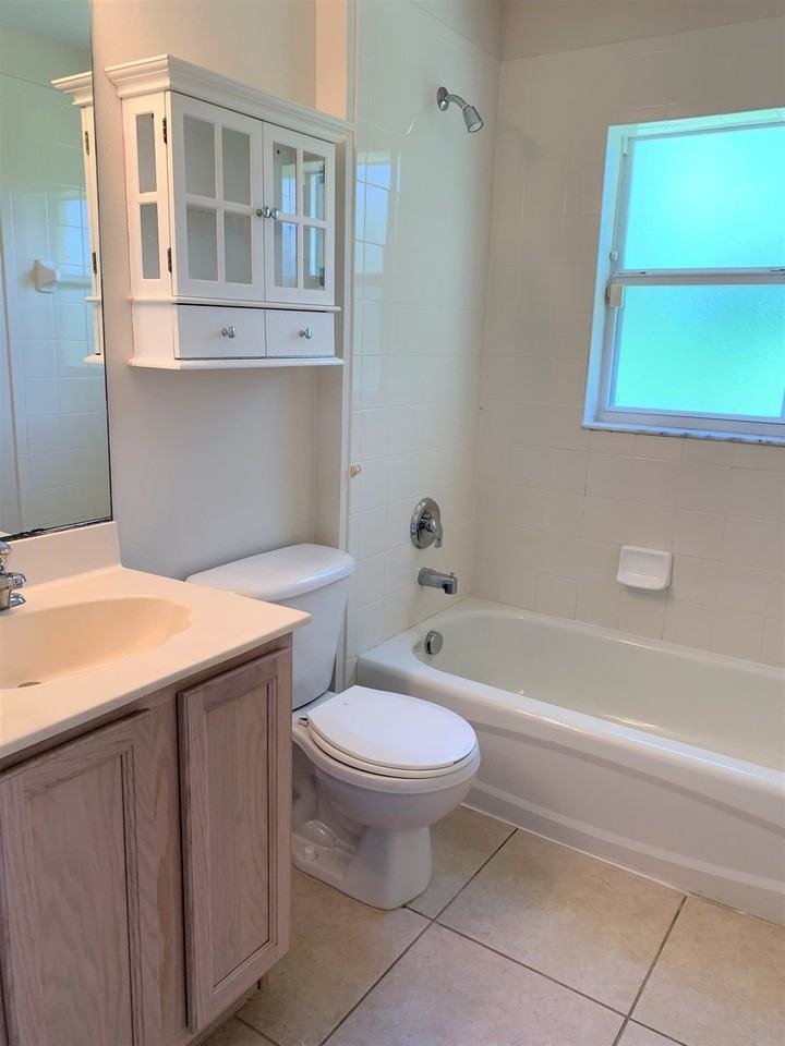 456 Sw Prado Ave - Photo 2 of 18