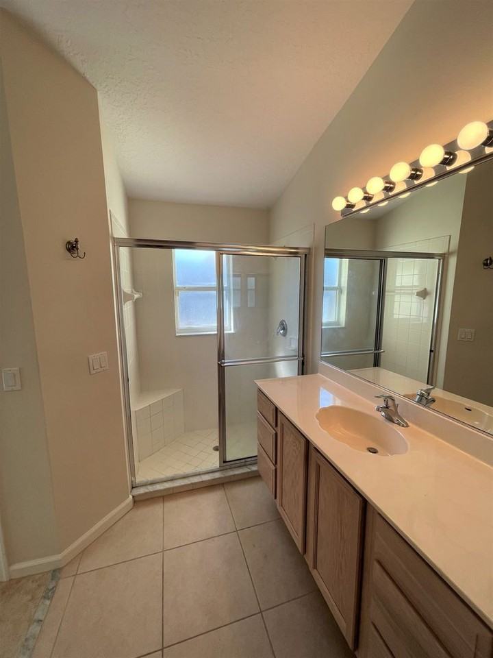 456 Sw Prado Ave - Photo 3 of 18
