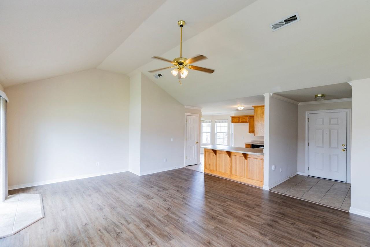 255B Ravenwood Rd - Photo 4 of 18