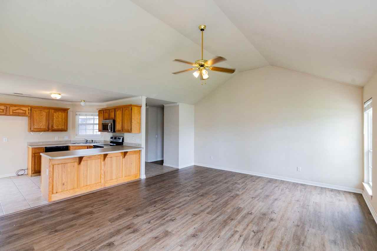 255B Ravenwood Rd - Photo 5 of 18