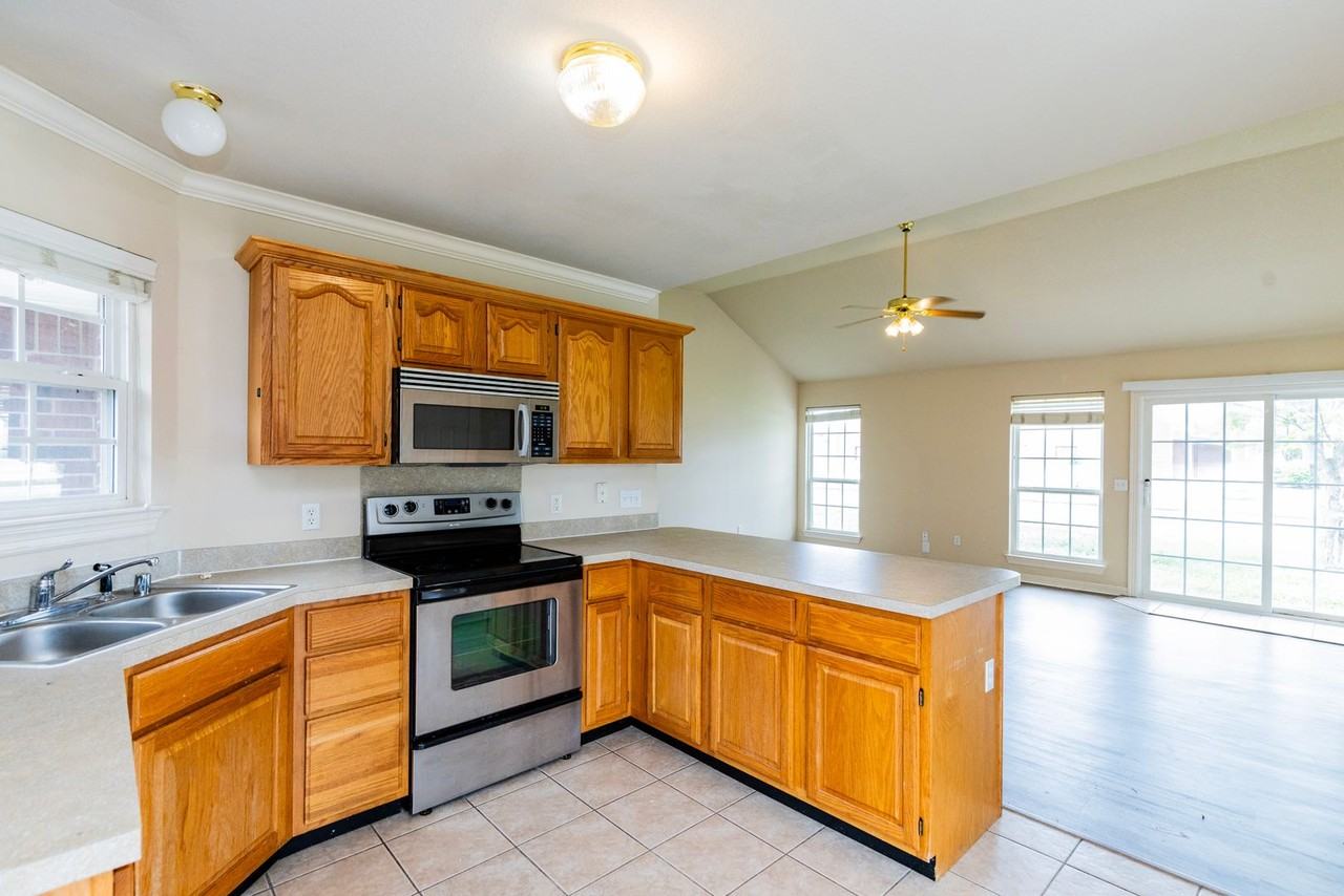 255B Ravenwood Rd - Photo 7 of 18