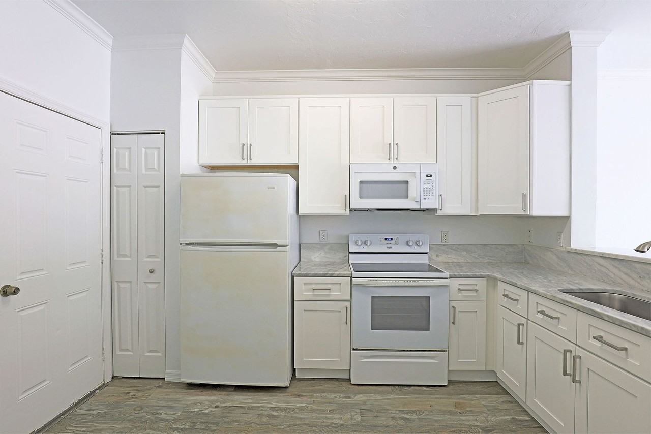 3629 Pine Oak Cir ##102 - Photo 3 of 27