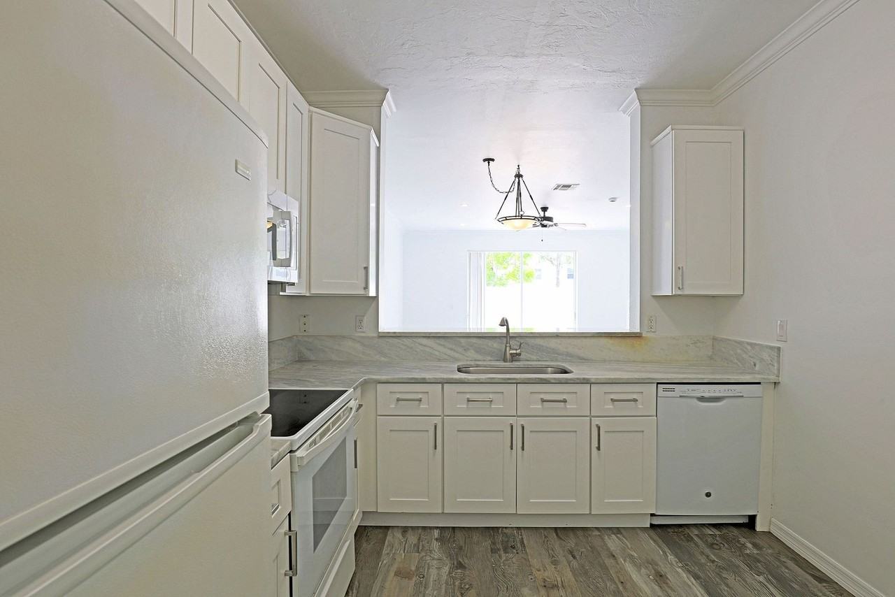 3629 Pine Oak Cir ##102 - Photo 5 of 27